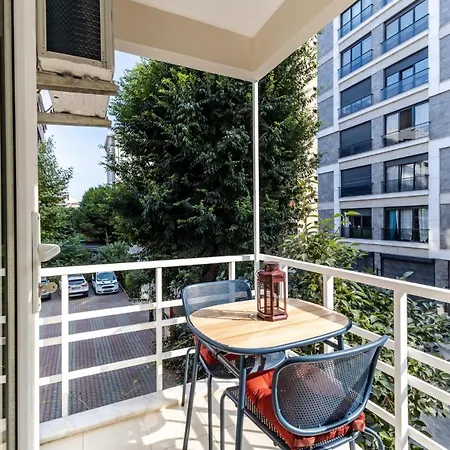 Spacious Flat W Balcony 3 Min To Bagdat Ave Daire İstanbul