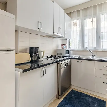 아파트 Spacious Flat W Balcony 3 Min To Bagdat Ave *