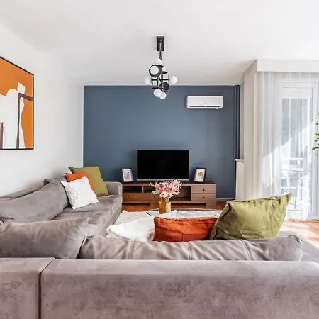 Spacious Flat W Balcony 3 Min To Bagdat Ave اسطنبول