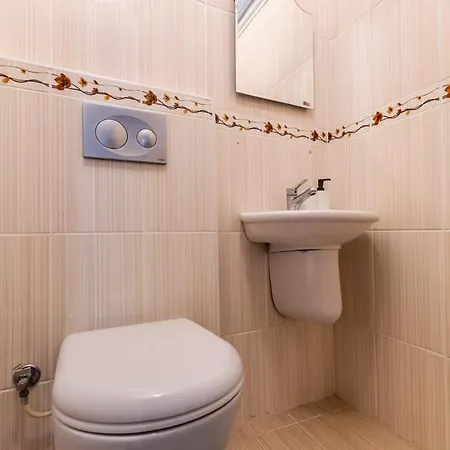 Spacious Flat W Balcony 3 Min To Bagdat Ave شقة