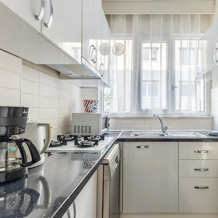 شقة Spacious Flat W Balcony 3 Min To Bagdat Ave *